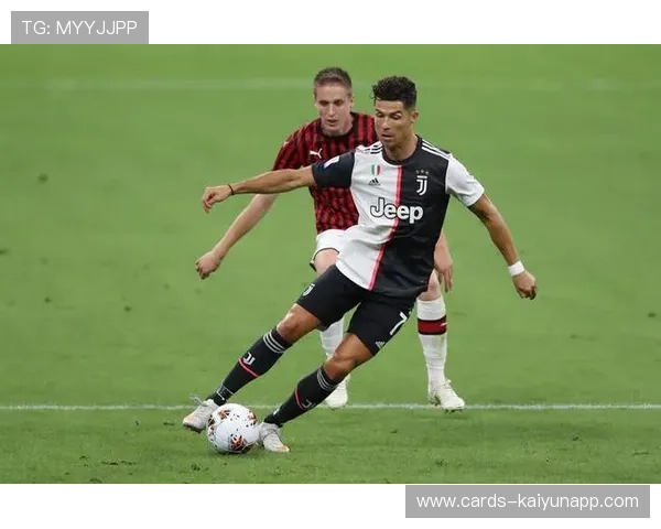 尤文门前混战冷静收下进球：足球场上的冷静与决断力