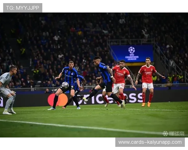 本菲卡角球掷出门前混战打入关键一球——在混乱中看见品牌力量