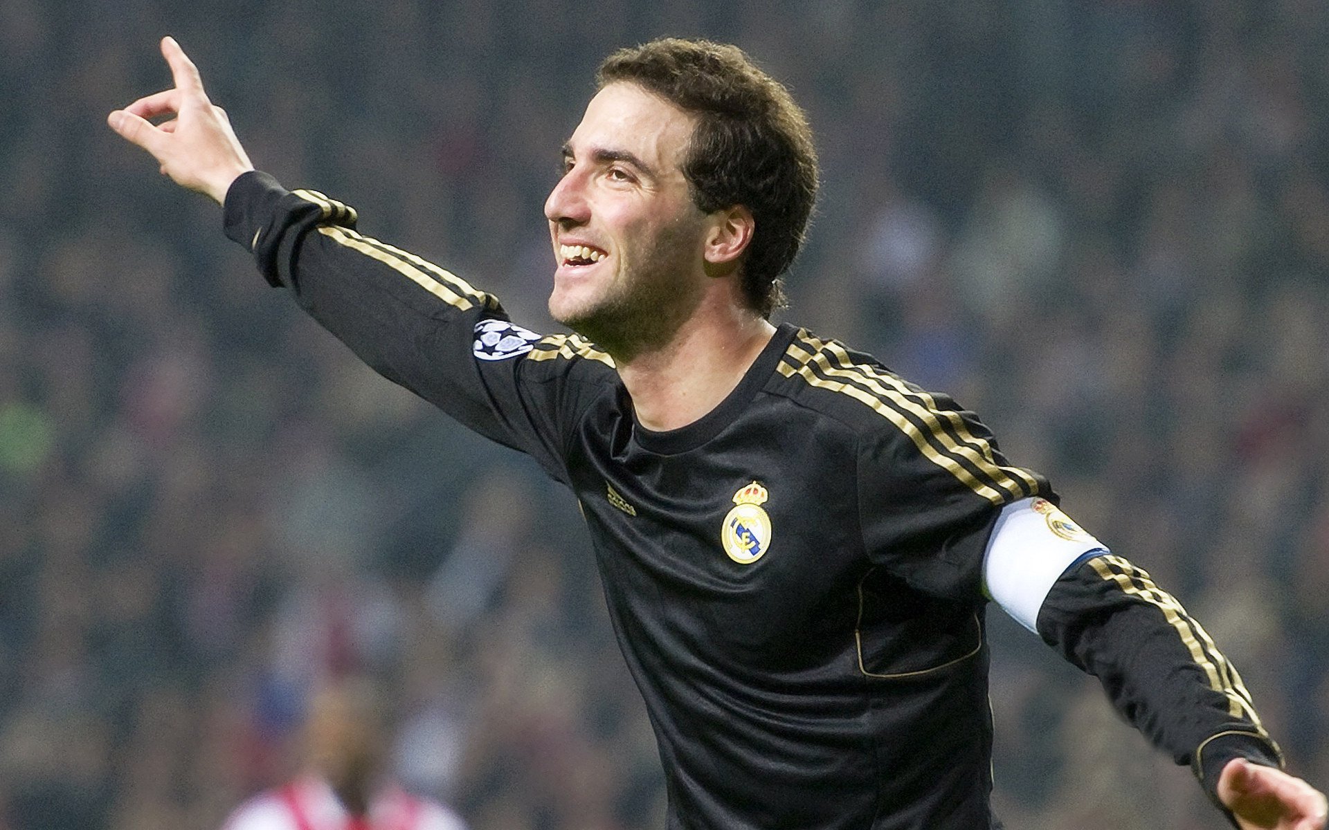 中国武术队在国际舞台展示传统体育魅力，中国国家武术表演艺术团